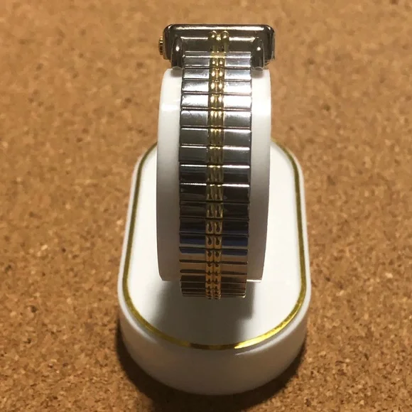Women's Two-Tone Quartz Watch - Picture 4 of 6